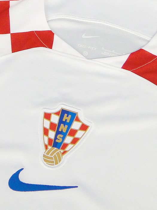 ***限定再入荷***(ナイキ) NIKE/22/23クロアチア代表/ホーム/半袖/モドリッチ/2022W杯バッジ付/DN0684-100