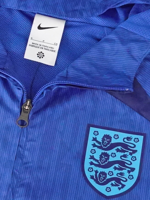 ***限定入荷***(ナイキ) NIKE/22/23イングランド代表/オールウェザー サッカー ジャケット/ゲームロイヤルXブルーボイド/DN1077-480