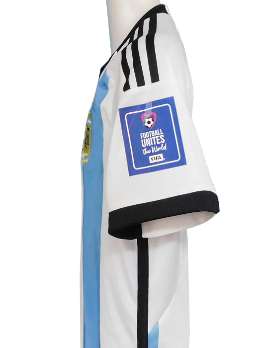 (アディダス) adidas/22/23アルゼンチン代表/ホーム/半袖/メッシ/2022優勝+2022W杯バッジ付/DKD76-IB3597