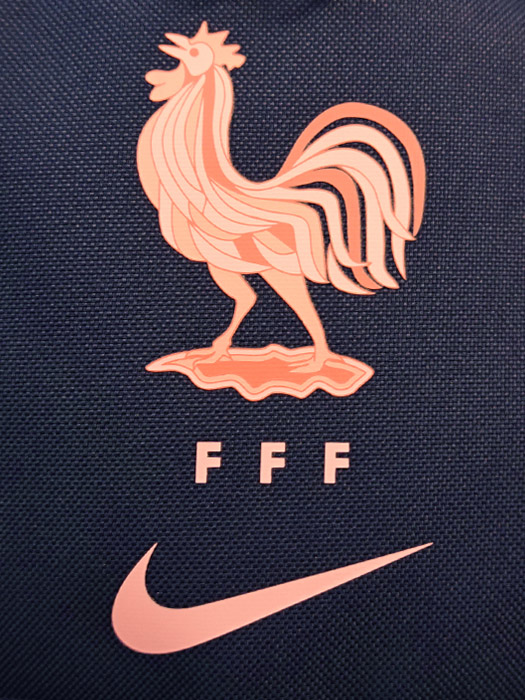 (ナイキ)NIKE/25/26フランス代表/Just Do It ミニバックパック/オブシディアンXブリーチコーラル/ジュニア用/HV2235-451