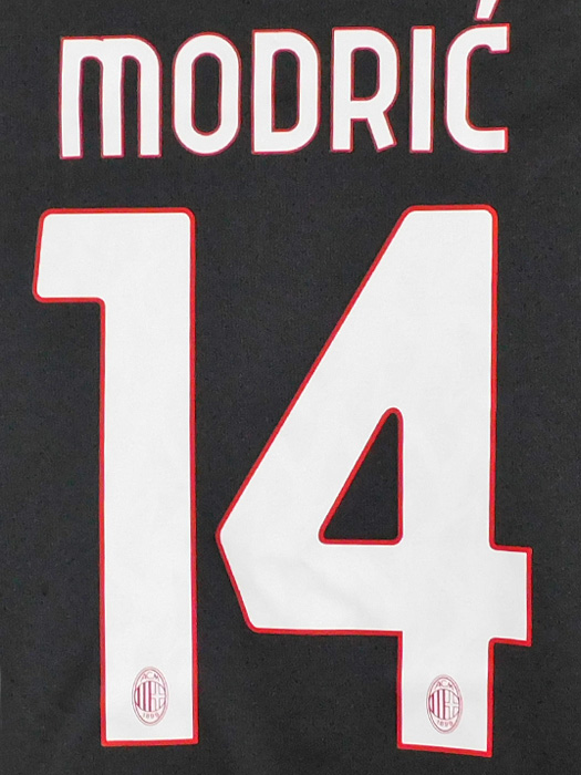 (プーマ) PUMA/25/26ACミラン/ホーム/半袖/モドリッチ/セリエAバッジ+Bitpandaスポンサー付/779962-01